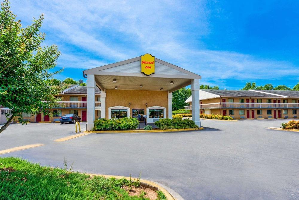 Sunset Inn Northlake Charlotte Exterior foto